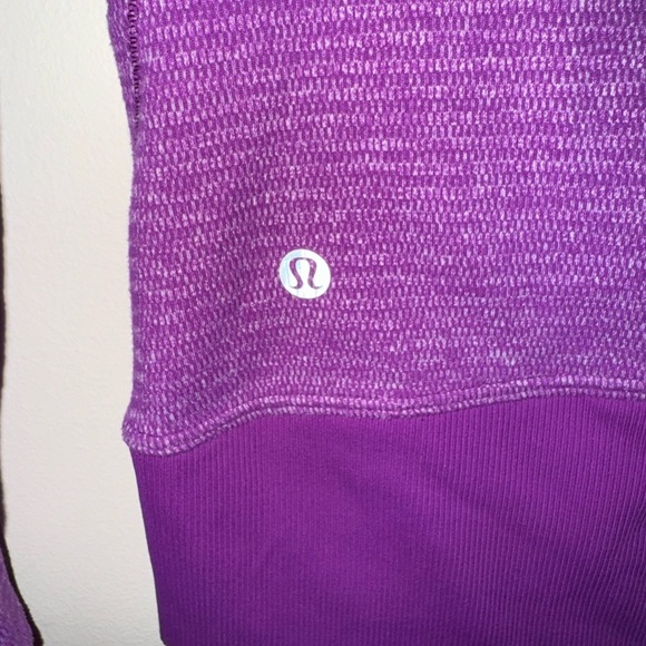 Lululemon Woman’s Runderful Jacket/Top, Size 4 - Picture 10 of 10